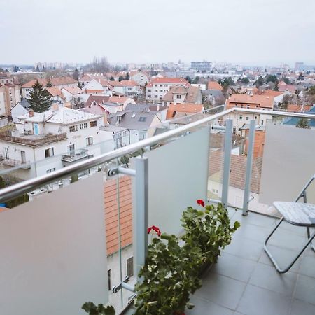 Design Apartment, The City Centre Close To The Health Spa Piest'any Extérieur photo