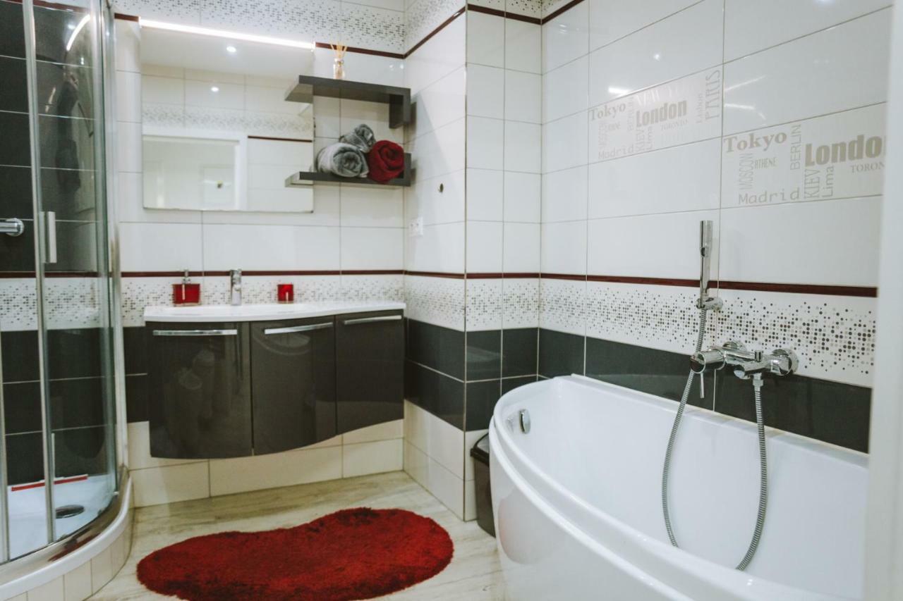 Design Apartment, The City Centre Close To The Health Spa Piest'any Extérieur photo