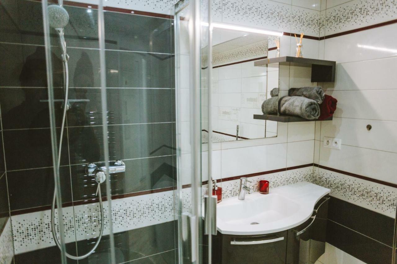 Design Apartment, The City Centre Close To The Health Spa Piest'any Extérieur photo