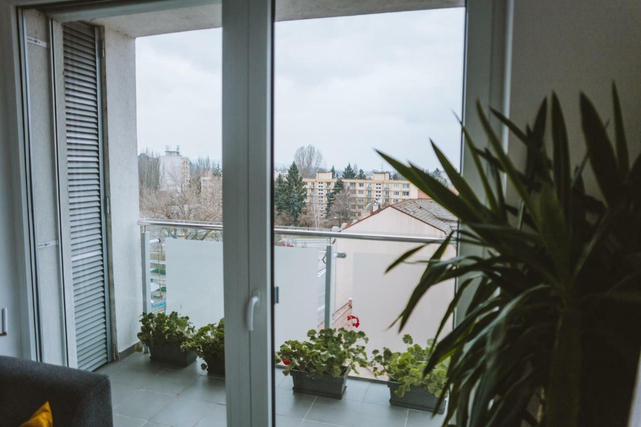 Design Apartment, The City Centre Close To The Health Spa Piest'any Extérieur photo