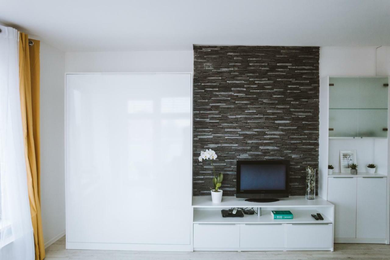 Design Apartment, The City Centre Close To The Health Spa Piest'any Extérieur photo