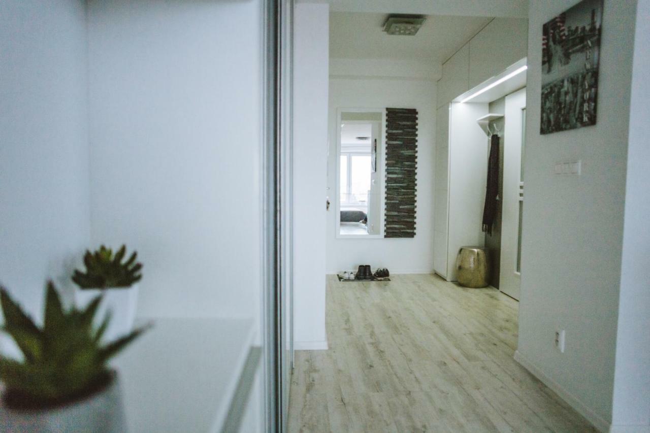 Design Apartment, The City Centre Close To The Health Spa Piest'any Extérieur photo