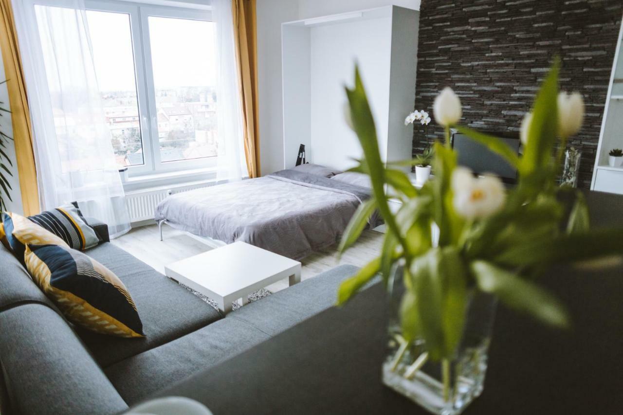 Design Apartment, The City Centre Close To The Health Spa Piest'any Extérieur photo